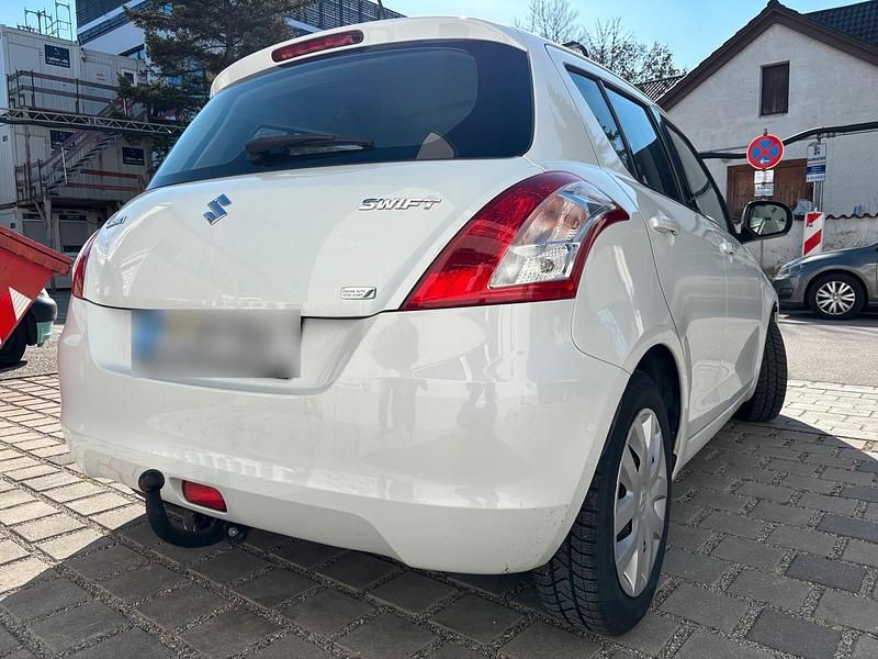 Gebraucht Suzuki Swift Comfort 94 PS (69 kW) 2013 Weiß Kleinwagen