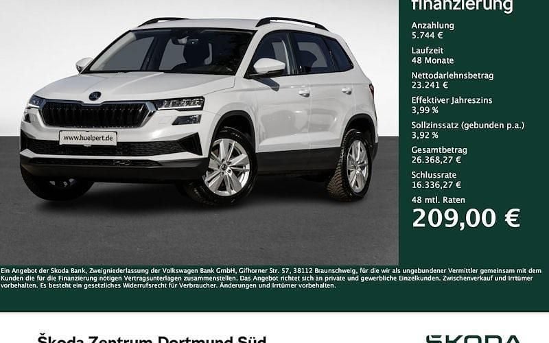 Moonweiss metallic Gebraucht 2024 Skoda Karoq Selection SUV | 28.985 € (Superpreis) - Bild 1/4