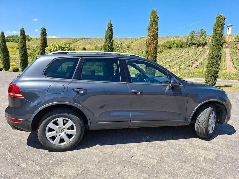 Grau Gebraucht 2012 VW Touareg SUV | 18.450 € (Guter Preis) - Bild 1/4