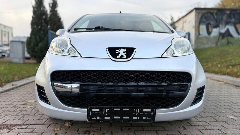 Gebraucht Peugeot 107 Urban Move 68 PS (50 kW) 2008 Grau Kleinwagen