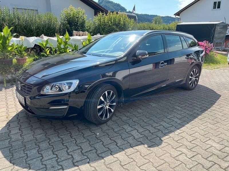 Schwarz Gebraucht 2017 Volvo V60 Business Edition Kombi | 12.700 € (Fairer Preis) - Bild 1/4
