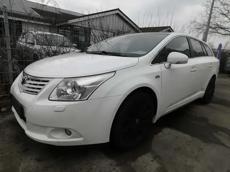 Gebraucht Toyota Avensis Executive 150 PS (110 kW) 2011 Weiß Kombi