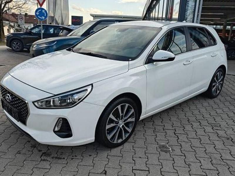 Gebraucht Hyundai i30 Style 140 PS (102 kW) 2018 Weiß Limousine