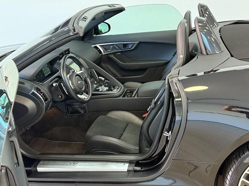 Gebraucht Jaguar F-Type R-Dynamic 300 PS (220 kW) 2021 Schwarz Cabrio