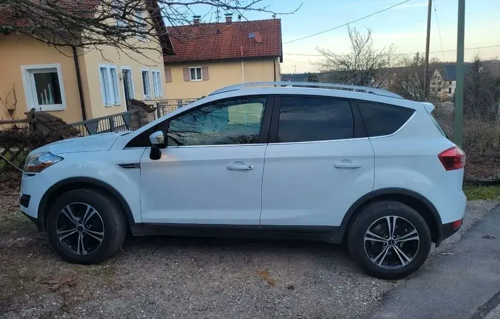Gebraucht Ford Kuga Individual 140 PS (102 kW) 2011 Weiß SUV