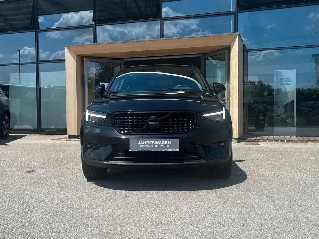 Gebraucht Volvo XC40 Plus 163 PS (119 kW) 2025 Schwarz SUV