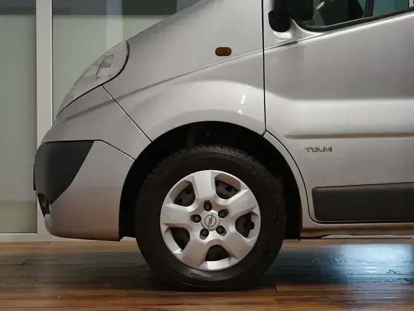 Używany Opel Vivaro S 114 KM (83 kW) 2012 Srebrny Minivan
