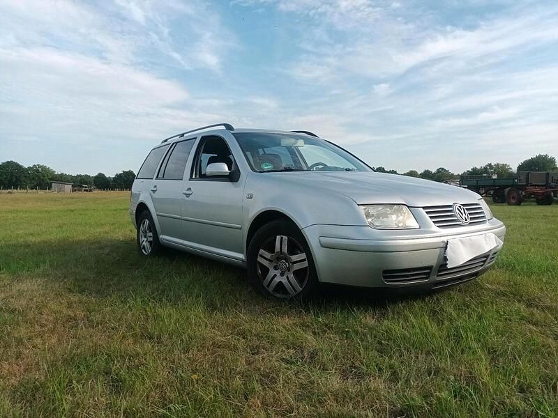 Silber Gebraucht 2004 VW Bora Limousine | 2.400 € (Etwas zu teuer) - Bild 1/4