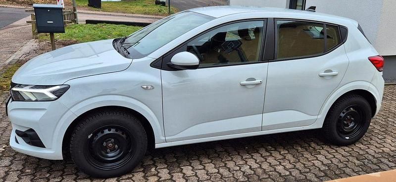 Weiß Gebraucht 2023 Dacia Sandero Expression Limousine | 12.900 € (Guter Preis) - Bild 1/4