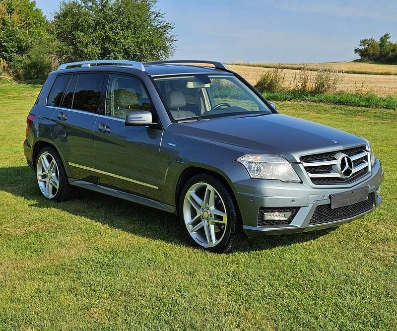 Grau Gebraucht 2012 Mercedes GLK220 AMG SUV | 21.750 € - Bild 1/4