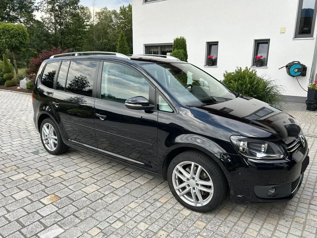 Gebraucht VW Touran Comfortline 140 PS (102 kW) 2015 Schwarz Van / Kleinbus