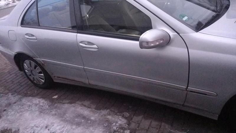 Silber Gebraucht 2001 Mercedes C220 Limousine | 2.250 € (Fairer Preis) - Bild 1/4