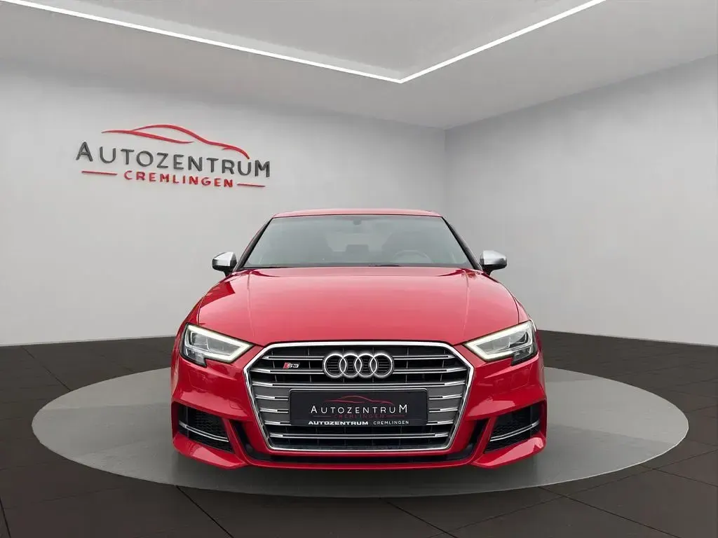 Gebraucht Audi S3 Ambiente 310 PS (228 kW) 2018 Rot Limousine