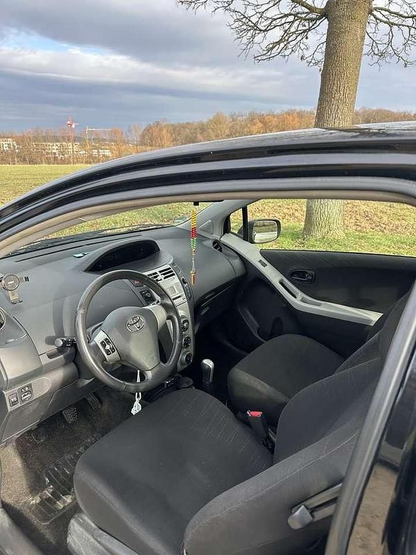 Gebraucht Toyota Yaris 68 PS (50 kW) 2005 Limousine