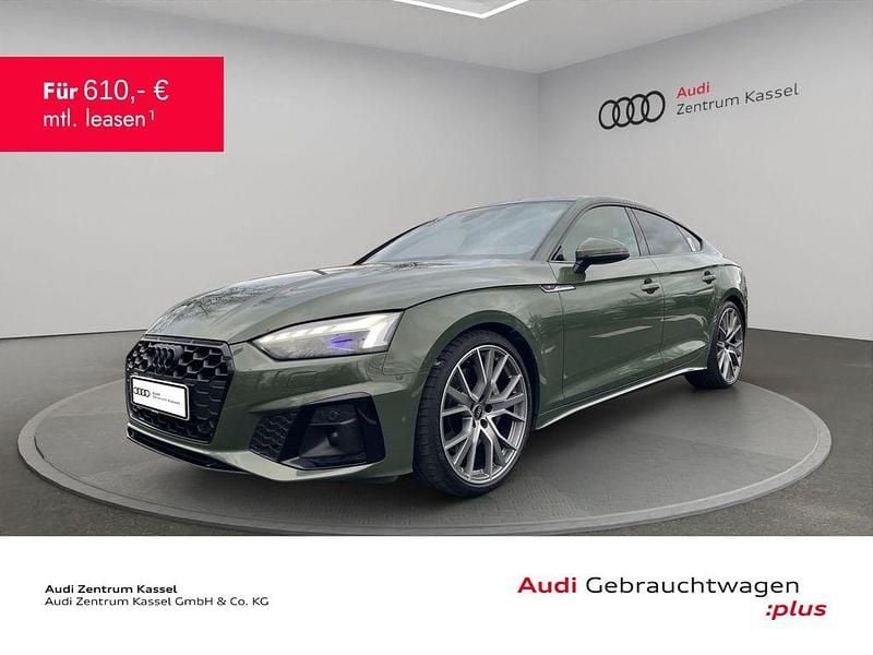 Distriktgrün metallic Gebraucht 2022 Audi A5 Sportback S-Line Kleinwagen | 38.990 € (Fairer Preis) - Bild 1/2