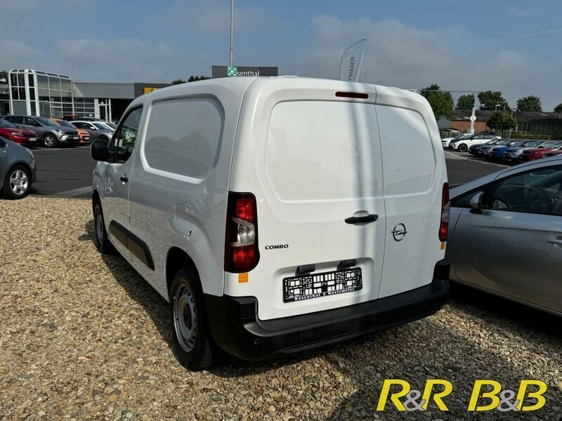 Gebraucht Opel Combo Edition 102 PS (75 kW) 2021 Jade weiss/arktis weiss Van / Kleinbus
