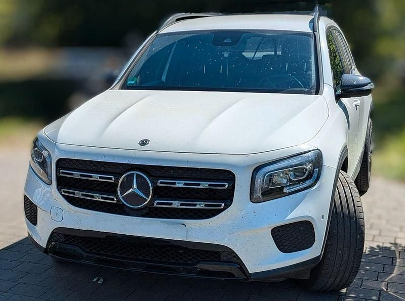 Weiß Gebraucht 2020 Mercedes GLB200 Edition 1 SUV | 29.800 € (Guter Preis) - Bild 1/4