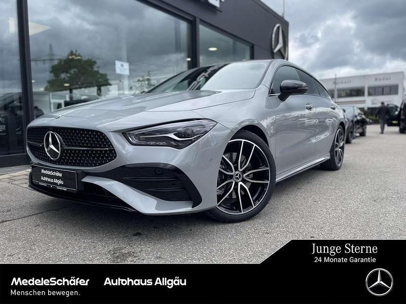 Manufaktur alpingrau uni Gebraucht 2025 Mercedes CLA200 Shooting Brake AMG Kombi | 38.690 € - Bild 1/4
