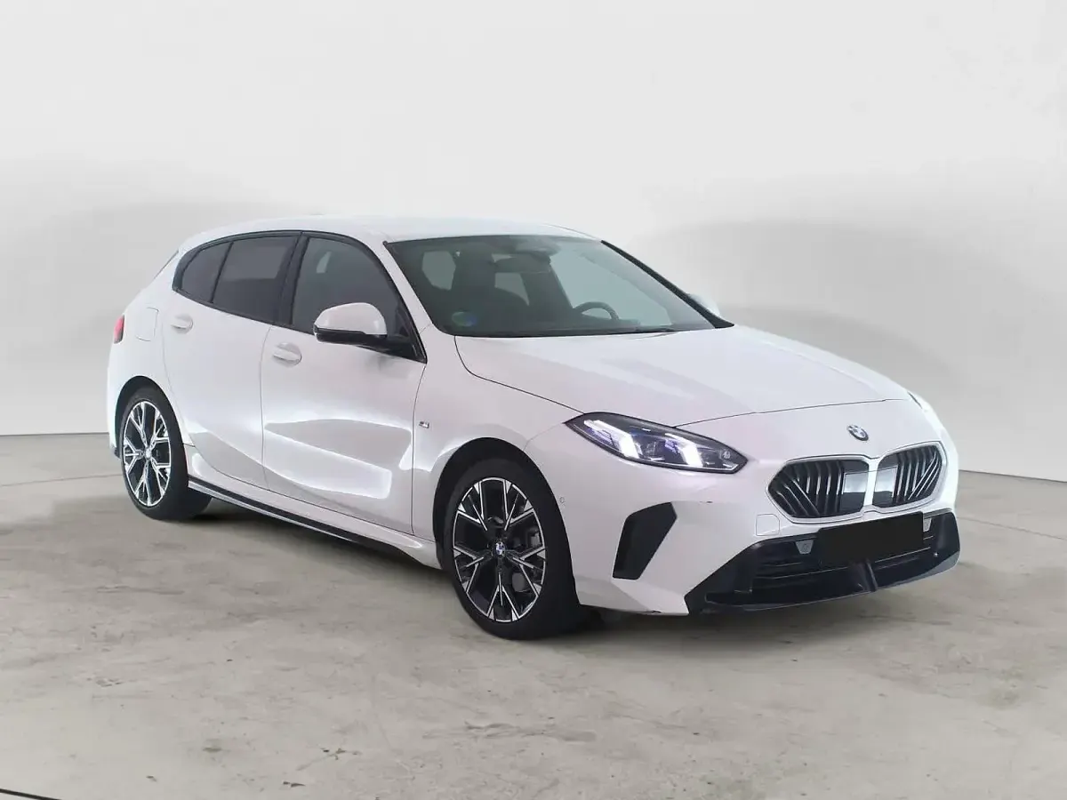 Gebraucht BMW 120 M Sport 163 PS (119 kW) 2025 Alpinweiss Kleinwagen