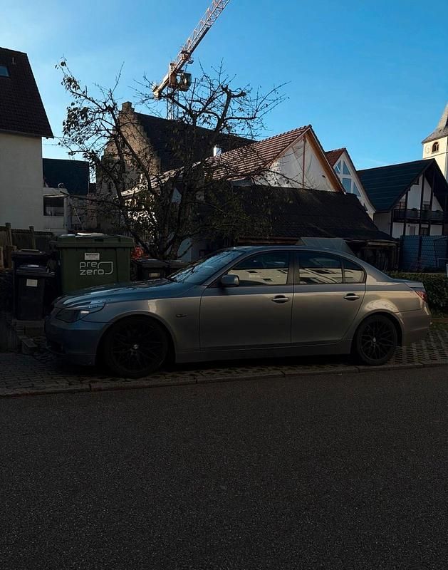 Gebraucht BMW 525 218 PS (160 kW) 2005 Silber Limousine