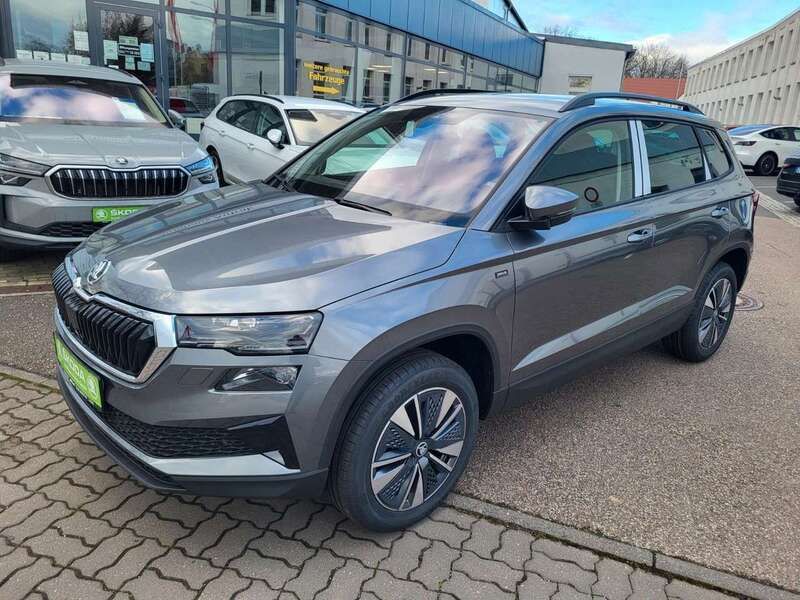 Grau Neu 2025 Skoda Karoq Drive SUV | 31.900 € (Teuer) - Bild 1/4