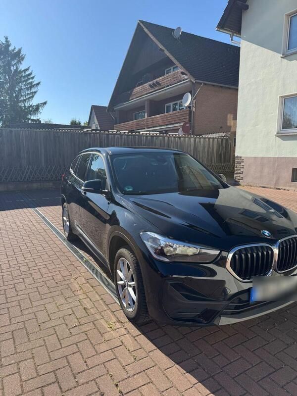 Schwarz Gebraucht 2020 BMW X1 Advantage SUV | 19.550 € (Guter Preis) - Bild 1/4