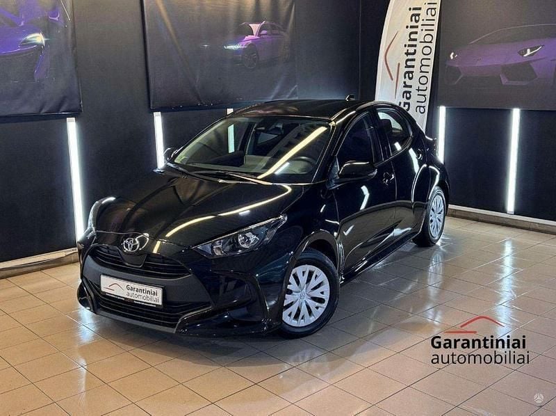 Schwarz Gebraucht 2022 Toyota Yaris Active Limousine | 14.950 € (Superpreis) - Bild 1/4