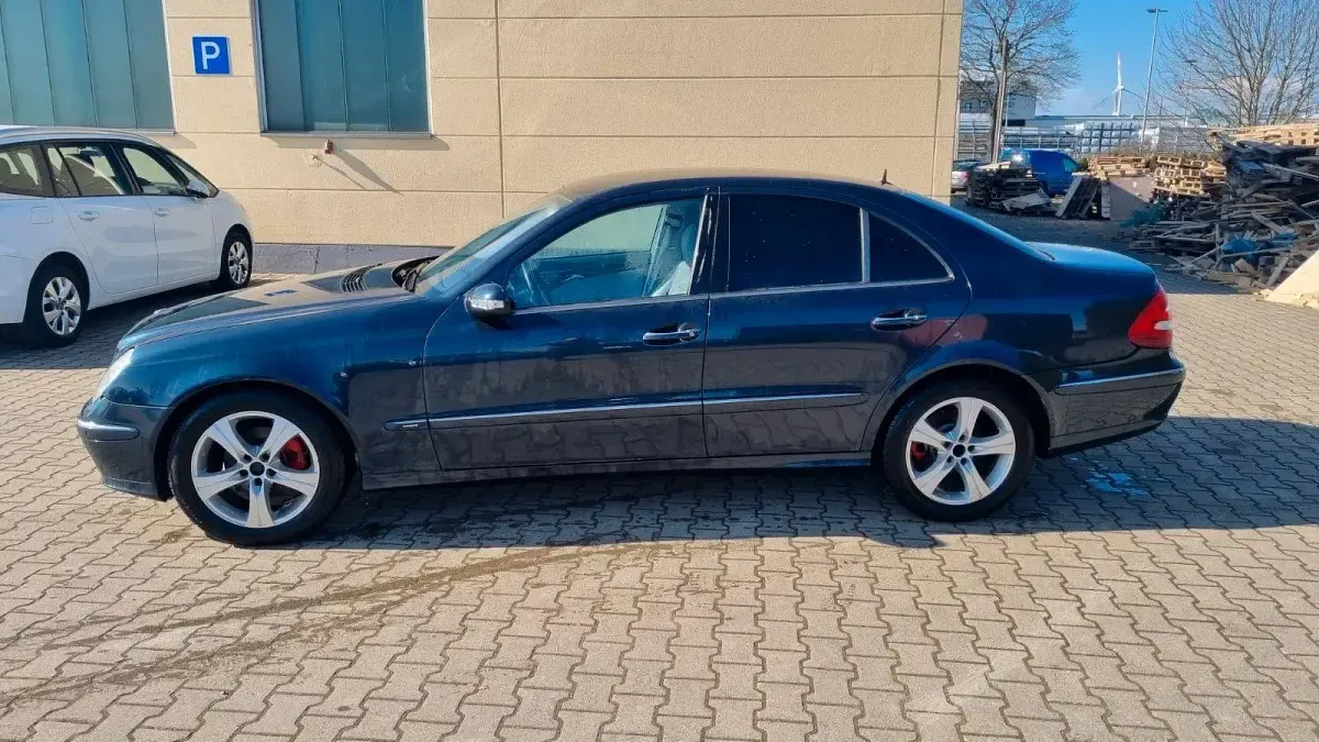 Occasion Mercedes E240 Avantgarde 177 ch (130 kW) 2002 Bleue Berline