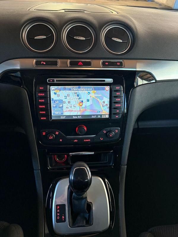 Gebraucht Ford S-MAX Titanium 163 PS (119 kW) 2010 Silber Van / Kleinbus