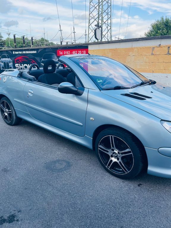 Grau Gebraucht 2005 Peugeot 206 CC Platinum Cabrio | 2.500 € (Fairer Preis) - Bild 1/4