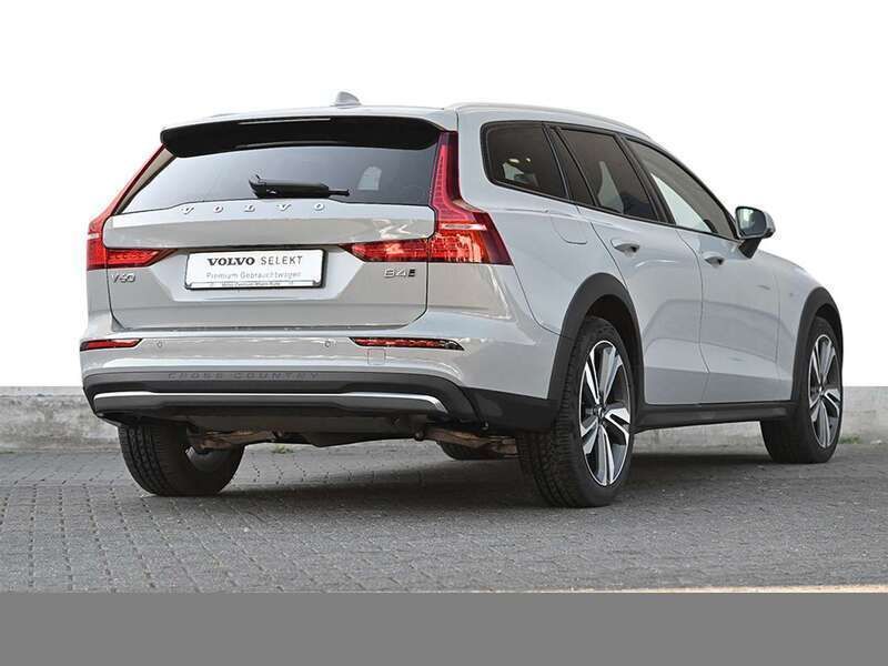 Gebraucht Volvo V60 CC Plus 197 PS (144 kW) 2024 Andere farbe Kombi