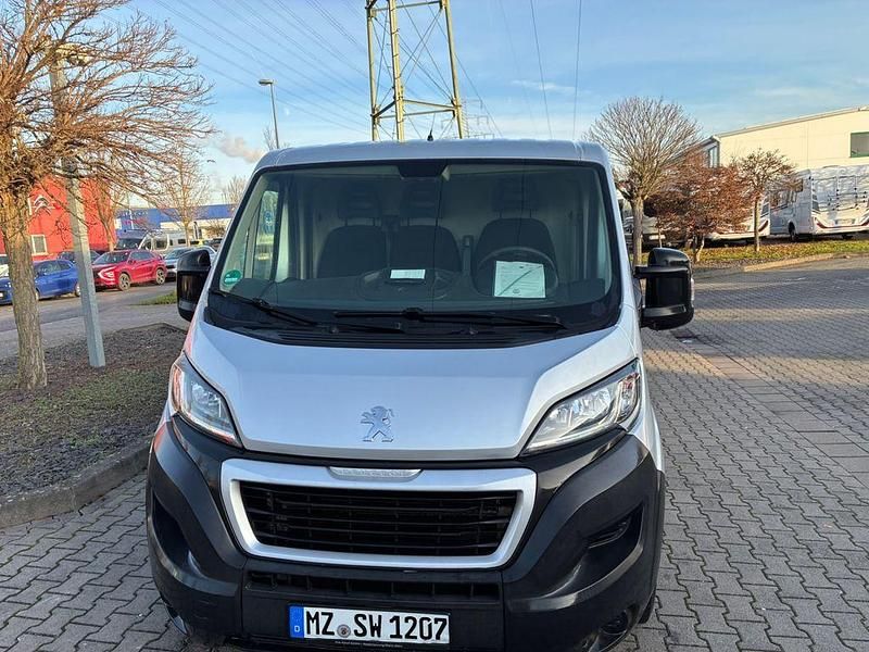 Silber Gebraucht 2019 Peugeot Boxer Van | 12.000 € - Bild 1/4