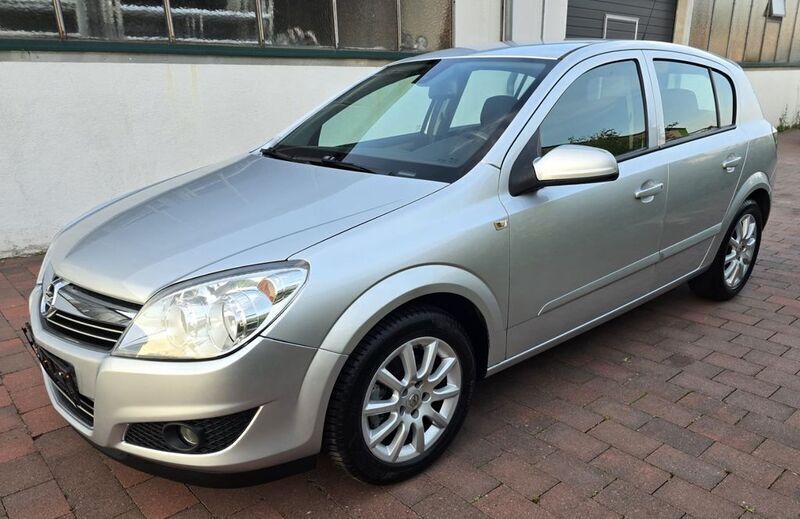 Silber Gebraucht 2008 Opel Astra Edition Limousine | 4.999 € (Teuer) - Bild 1/4