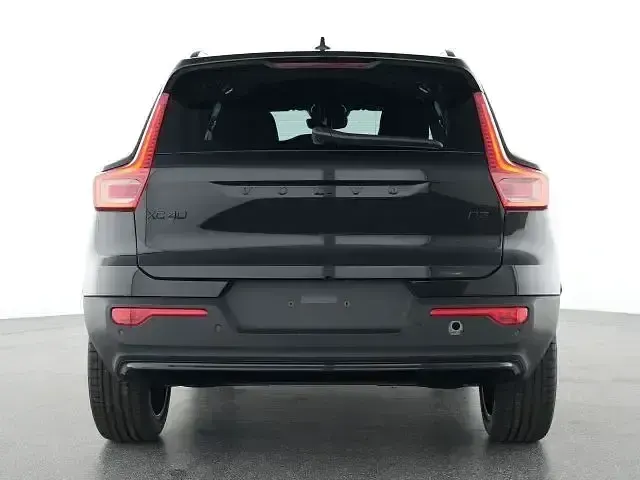 Gebraucht Volvo XC40 163 PS (119 kW) 2025 Schwarz SUV