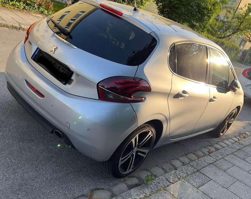 Gebraucht Peugeot 208 Allure 110 PS (80 kW) 2017 Kleinwagen