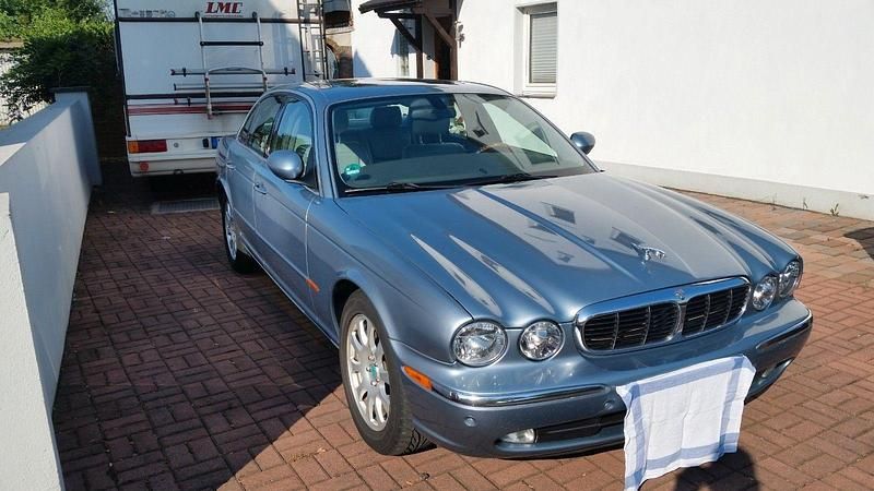 Gebraucht Jaguar XJ8 298 PS (219 kW) 2004 Blau Limousine