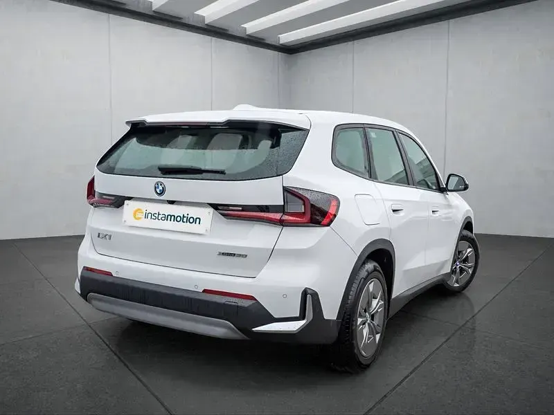 Gebraucht BMW iX1 230 kW (313 PS) 2023 Weiß SUV