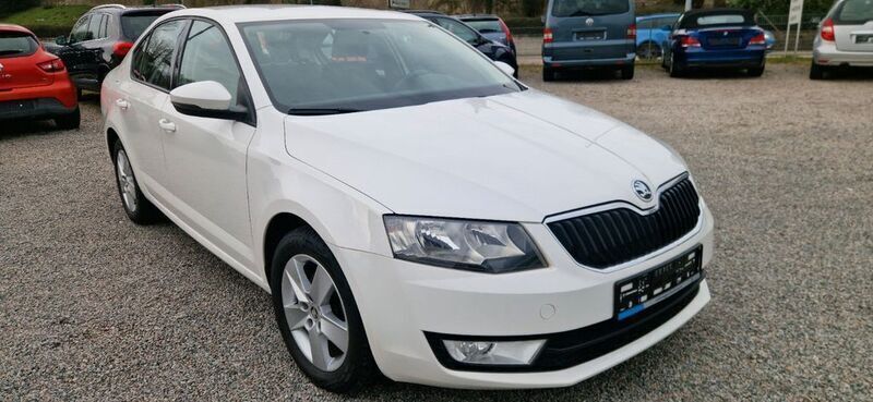 Weiß Gebraucht 2013 Skoda Octavia Ambition Limousine | 7.850 € (Fairer Preis) - Bild 1/4