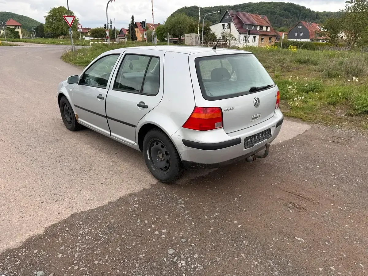 Gebraucht VW Golf IV 105 PS (77 kW) 2003 Silber Limousine