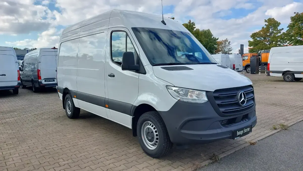 Używany Mercedes Sprinter 170 KM (125 kW) 2025 Biały Van