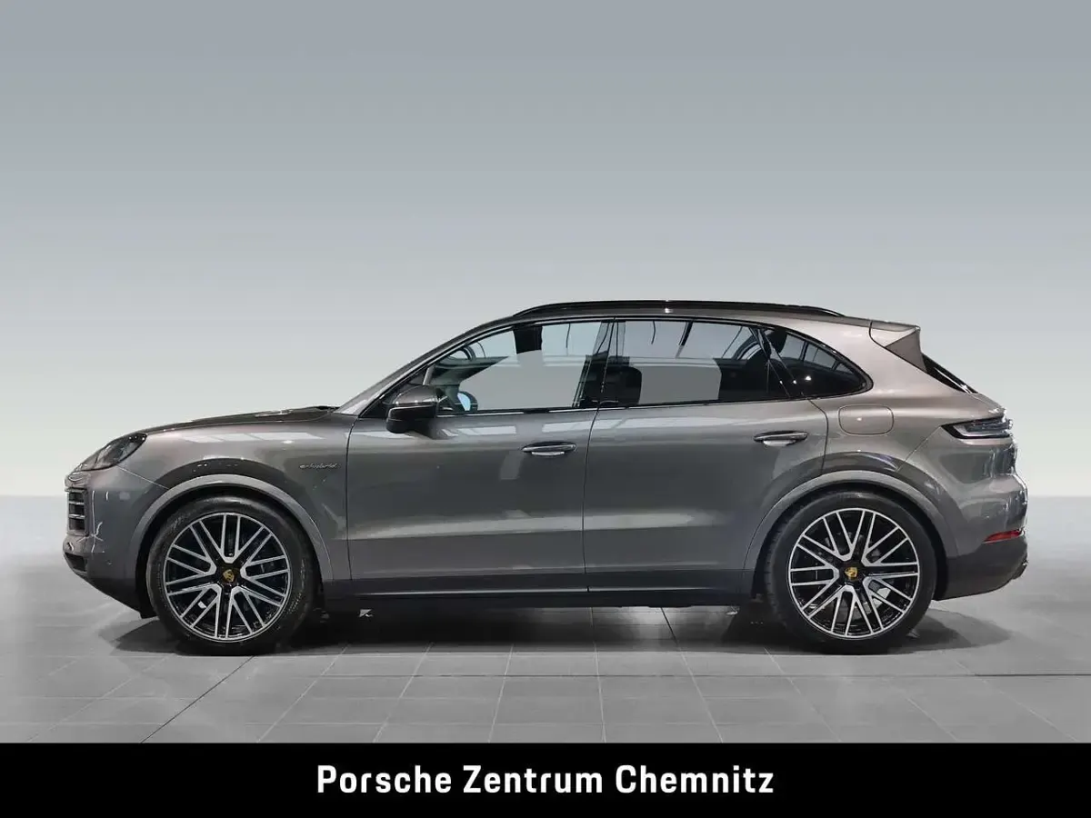 Używany Porsche Cayenne 470 KM (345 kW) 2024 Szary SUV
