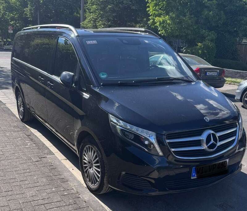 Schwarz Gebraucht 2019 Mercedes V200 Avantgarde Van / Kleinbus | 34.999 € (Etwas zu teuer) - Bild 1/4