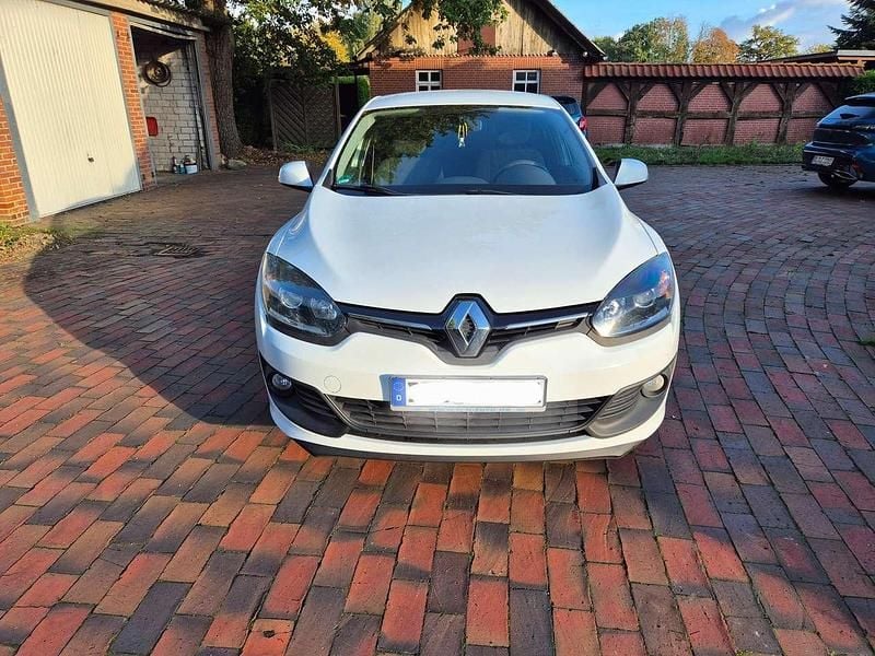 Weiß Gebraucht 2015 Renault Mégane III Limousine | 5.700 € (Guter Preis) - Bild 1/4