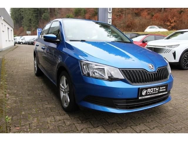 Gebraucht Skoda Fabia Cool Edition 60 PS (44 kW) 2017 Race blue metallic Kleinwagen
