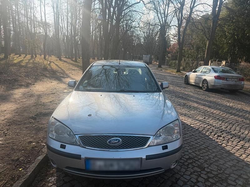 Gebraucht Ford Mondeo 145 PS (106 kW) 2001 Grau Limousine