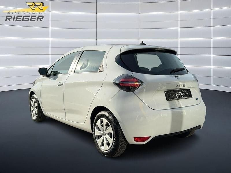 Gebraucht Renault Zoe Life 50 kW (69 PS) 2021 Arktisweiß Kleinwagen