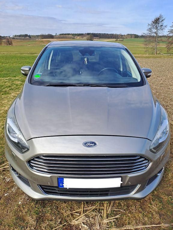 Gebraucht Ford S-MAX Titanium 179 PS (131 kW) 2017 Beige Van / Kleinbus