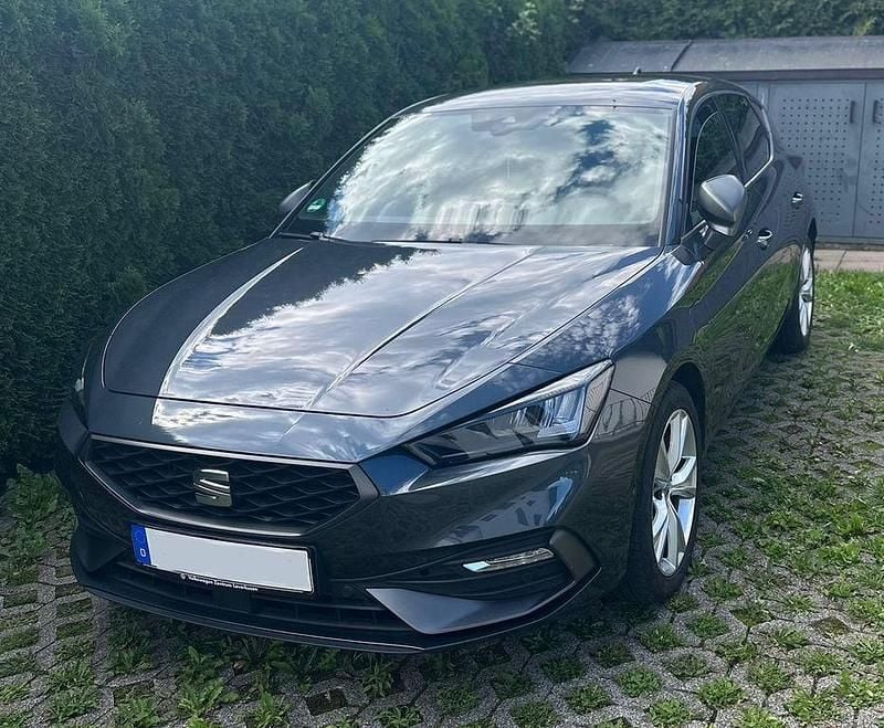 Grau Gebraucht 2020 Seat Leon XCELLENCE Limousine | 22.500 € (Fairer Preis) - Bild 1/4