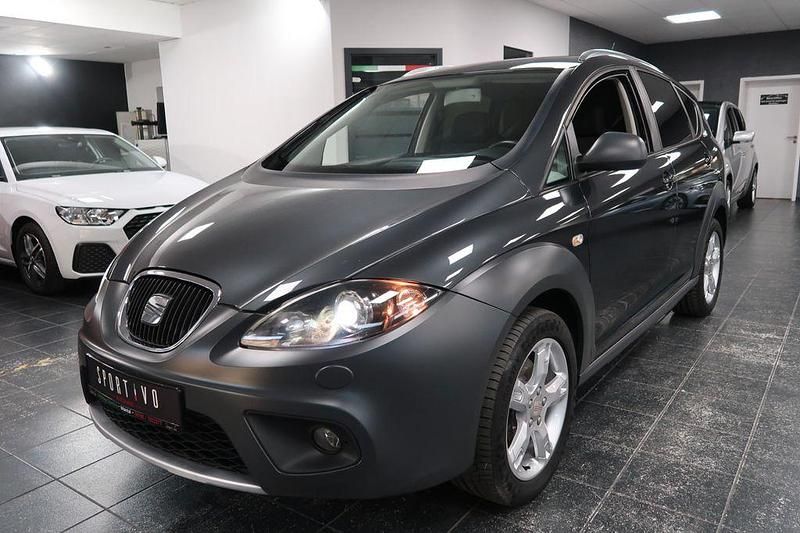Grau Gebraucht 2011 Seat Altea XL Van / Kleinbus | 8.490 € (Teuer) - Bild 1/4