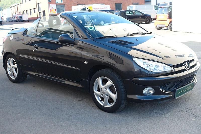 Farbe schwarz obsidien/metalli Gebraucht 2005 Peugeot 206 CC Filou Cabrio | 500 € (Superpreis) - Bild 1/4